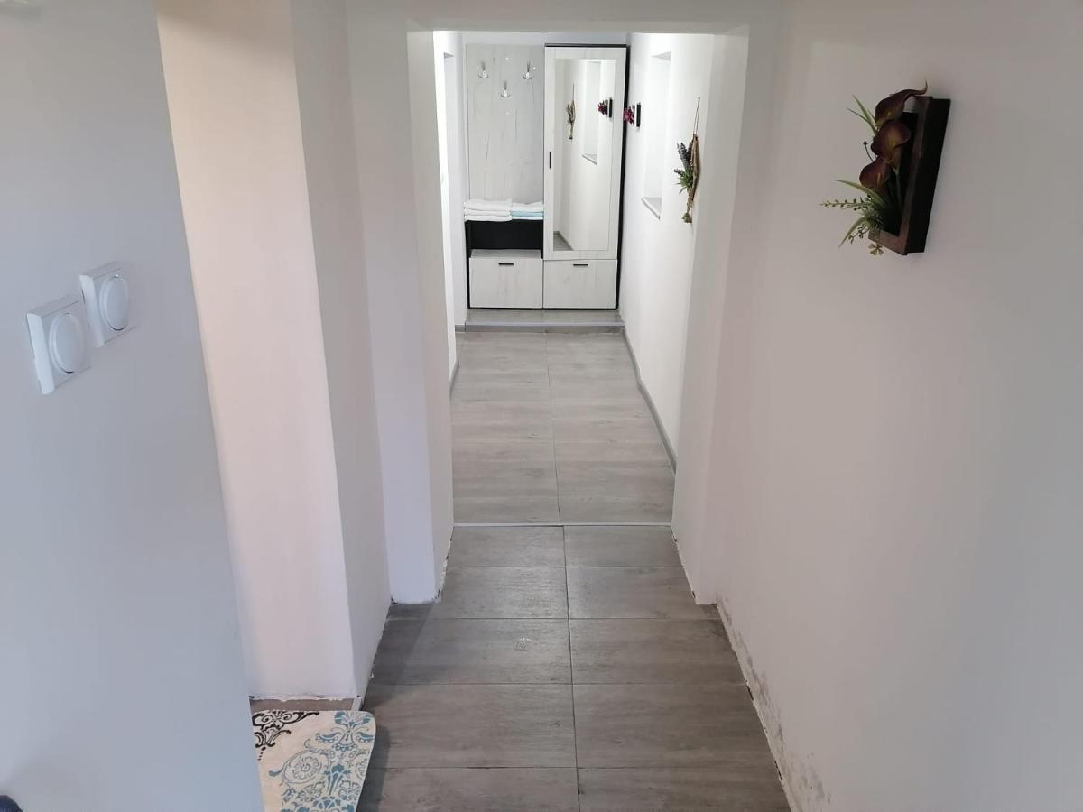 Апартамемт 3 Места С Кухня С Дворче Apartment Vratsa Exterior photo